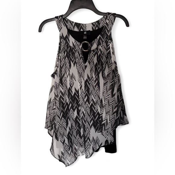 Iz Byer Tops - Iz Byer Black and White Zigzag Blouse